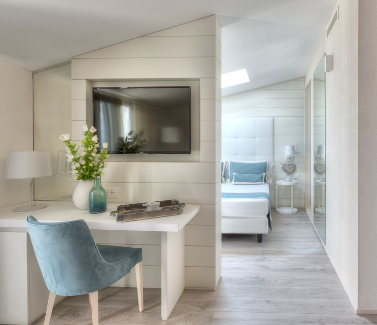 media.Slide_JuniorSuite_12Hotel_Novecento_Riccione