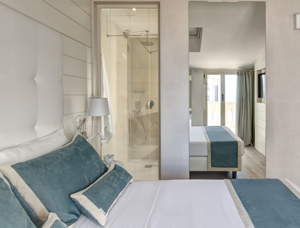 media.Slide_JuniorSuite_13Hotel_Novecento_Riccione