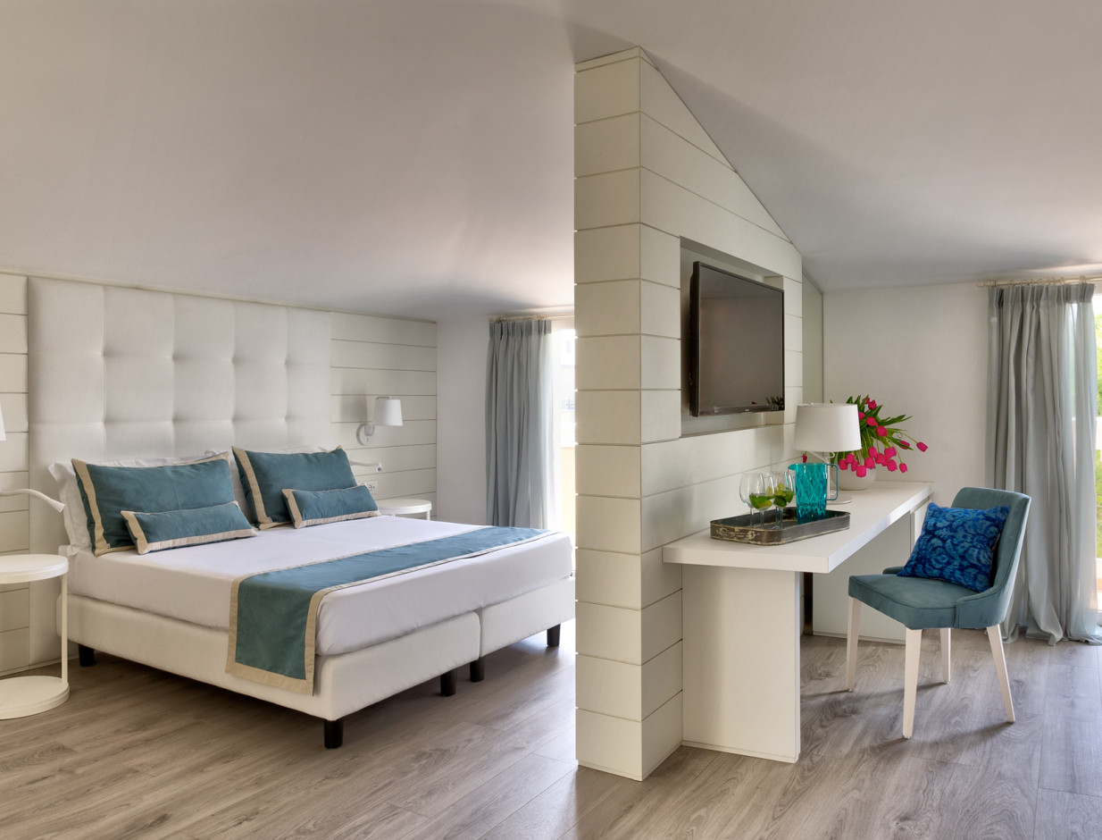 media.Slide_JuniorSuite_16Hotel_Novecento_Riccione