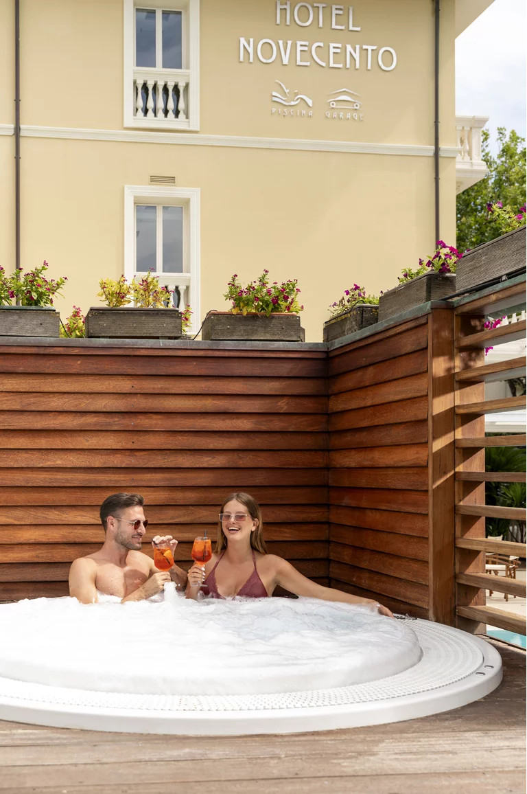 media.Gallery_Piscina_01Hotel_Novecento_Riccione